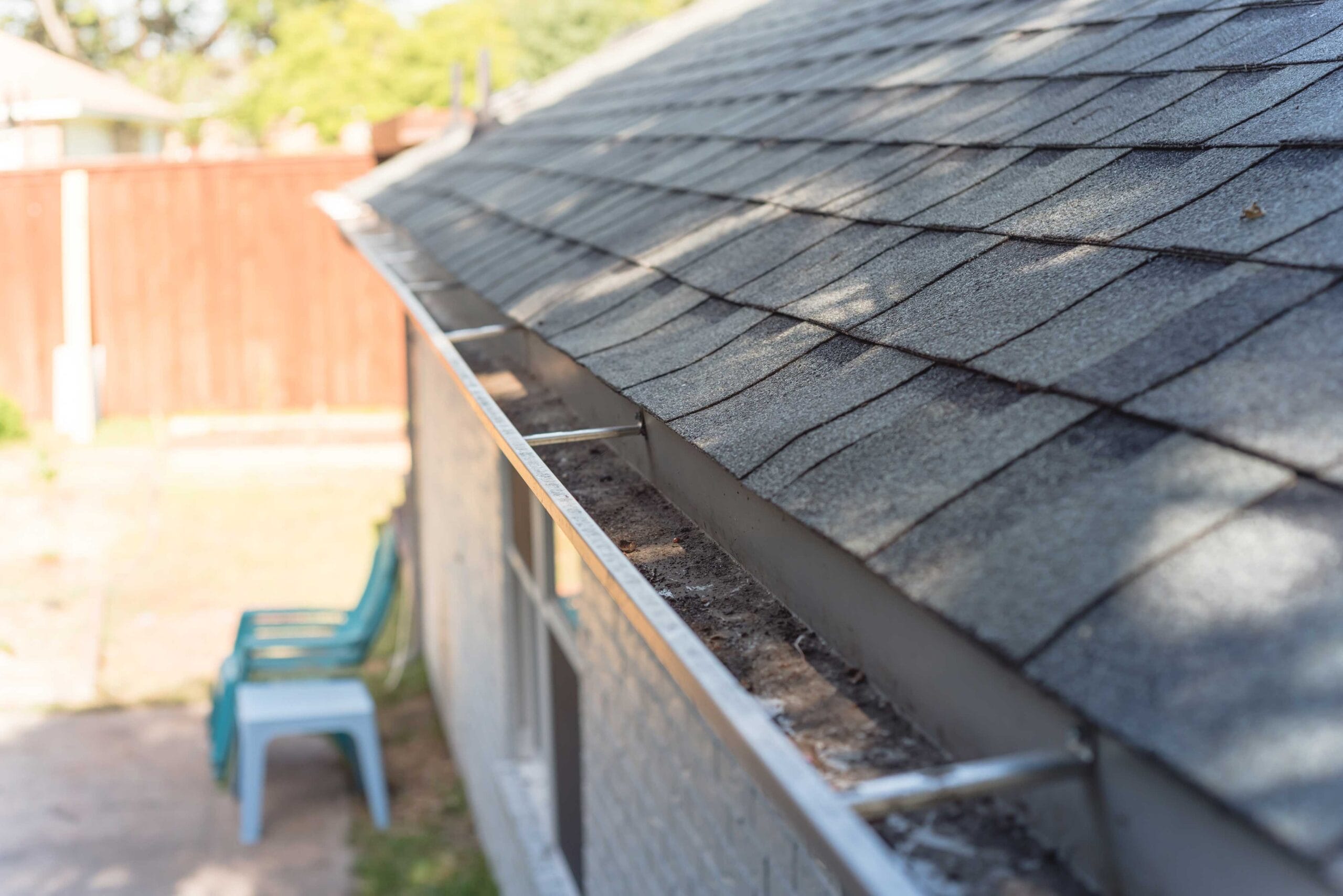 when to replace gutters, gutter damage signs, gutter replacement reasons